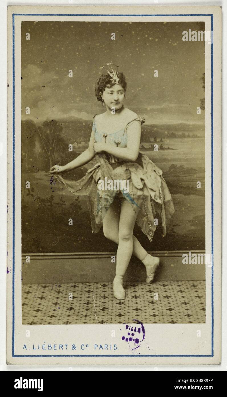 Portrait of Godel Helena (dancer) Portrait de Godel Hélène, danseuse. Carte de visite (recto). Photographie d'Alphonse Liébert. Tirage sur papier albuminé. 1860-1890. Paris, musée Carnavalet. Stock Photo