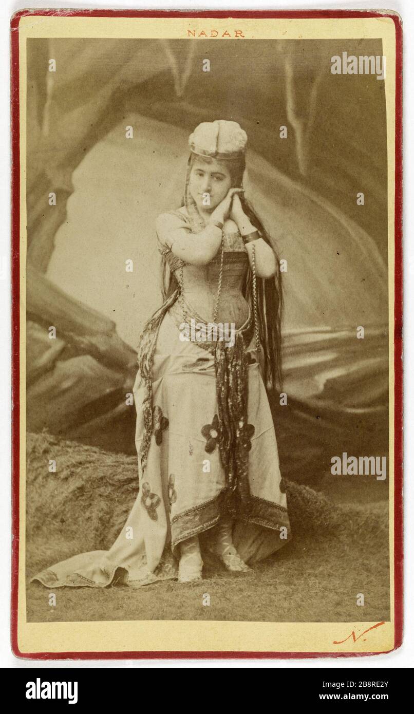 Portrait Of Marius Actress At The Theater Du Chatelet Atelier Nadar Portrait De Marius Actrice Au Theatre Du Chatelet Carte De Visite Recto Tirage Sur Papier Albumine 1860 10 Paris Musee Carnavalet Stock