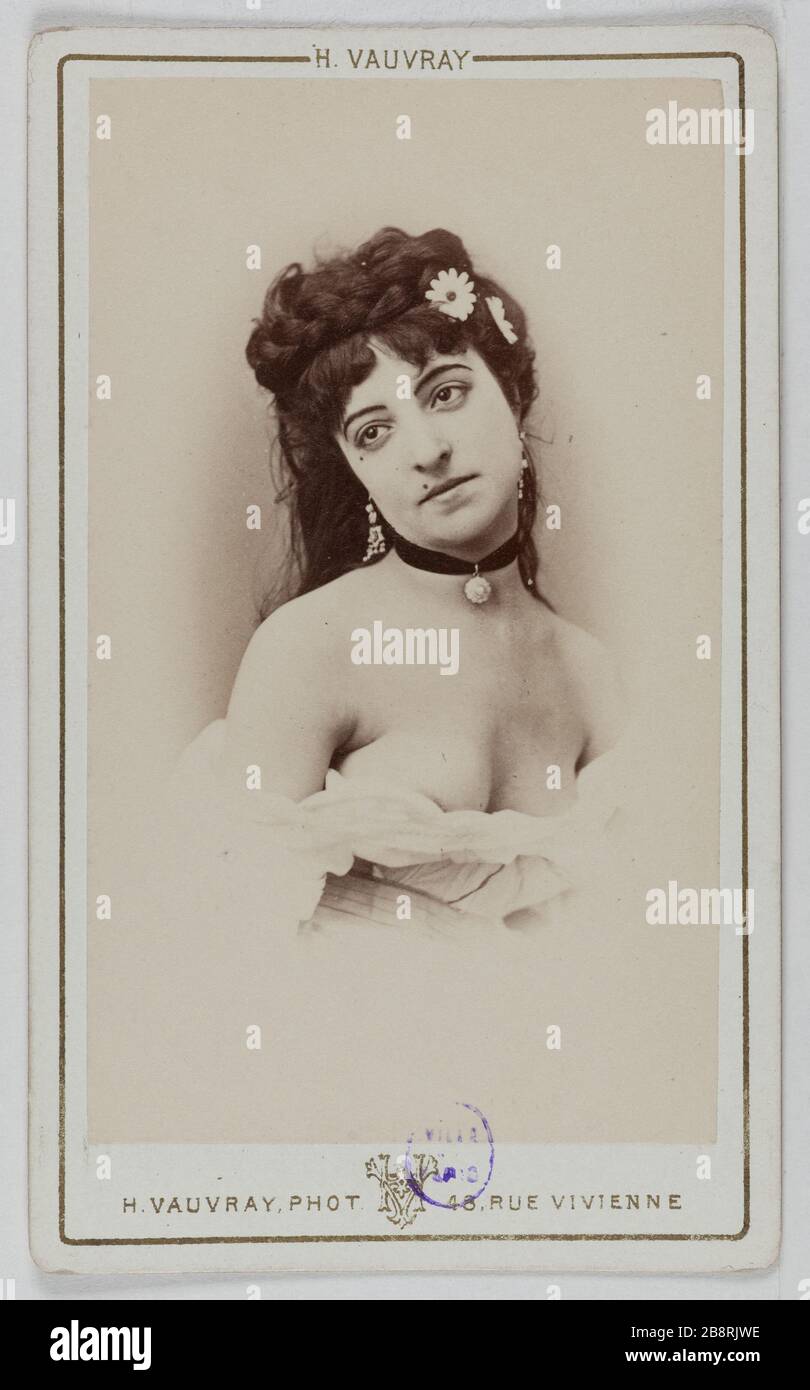 Portrait of Leontine (actress) Portrait de Léontine, actrice. Carte de visite (recto). Carte de visite (recto). Photographie d'Hyppolite Vauvray (actif de 1853-1887), 1860-1890. Paris, musée Carnavalet. Stock Photo