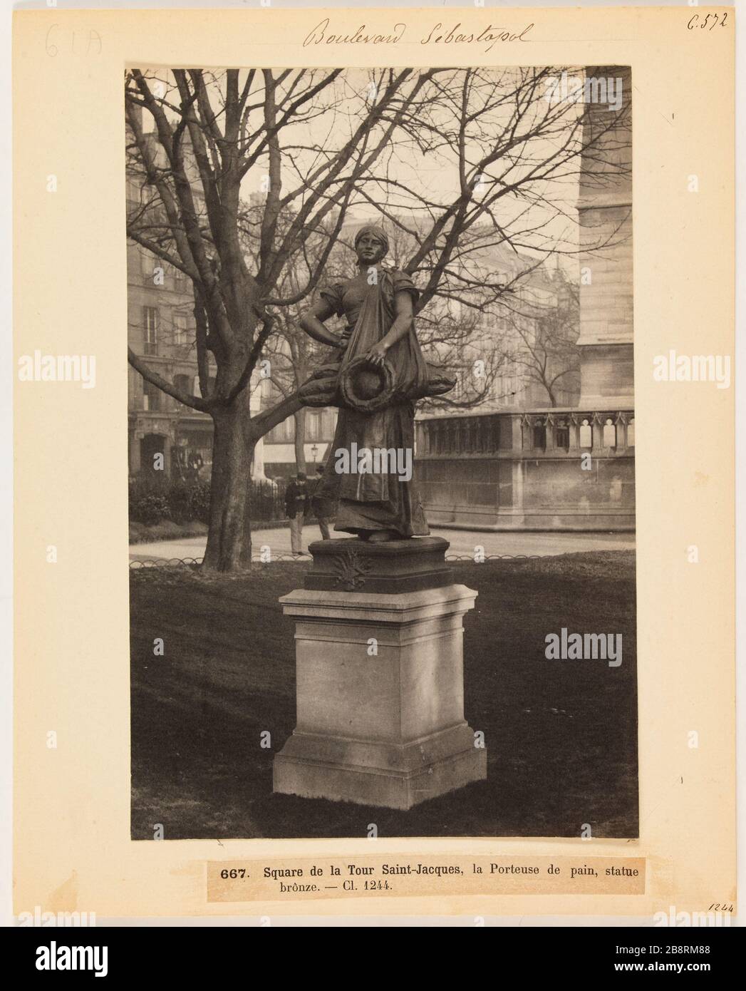 Boulevard Sebastopol / 667 Square Tower SaintJacques, the bearer of