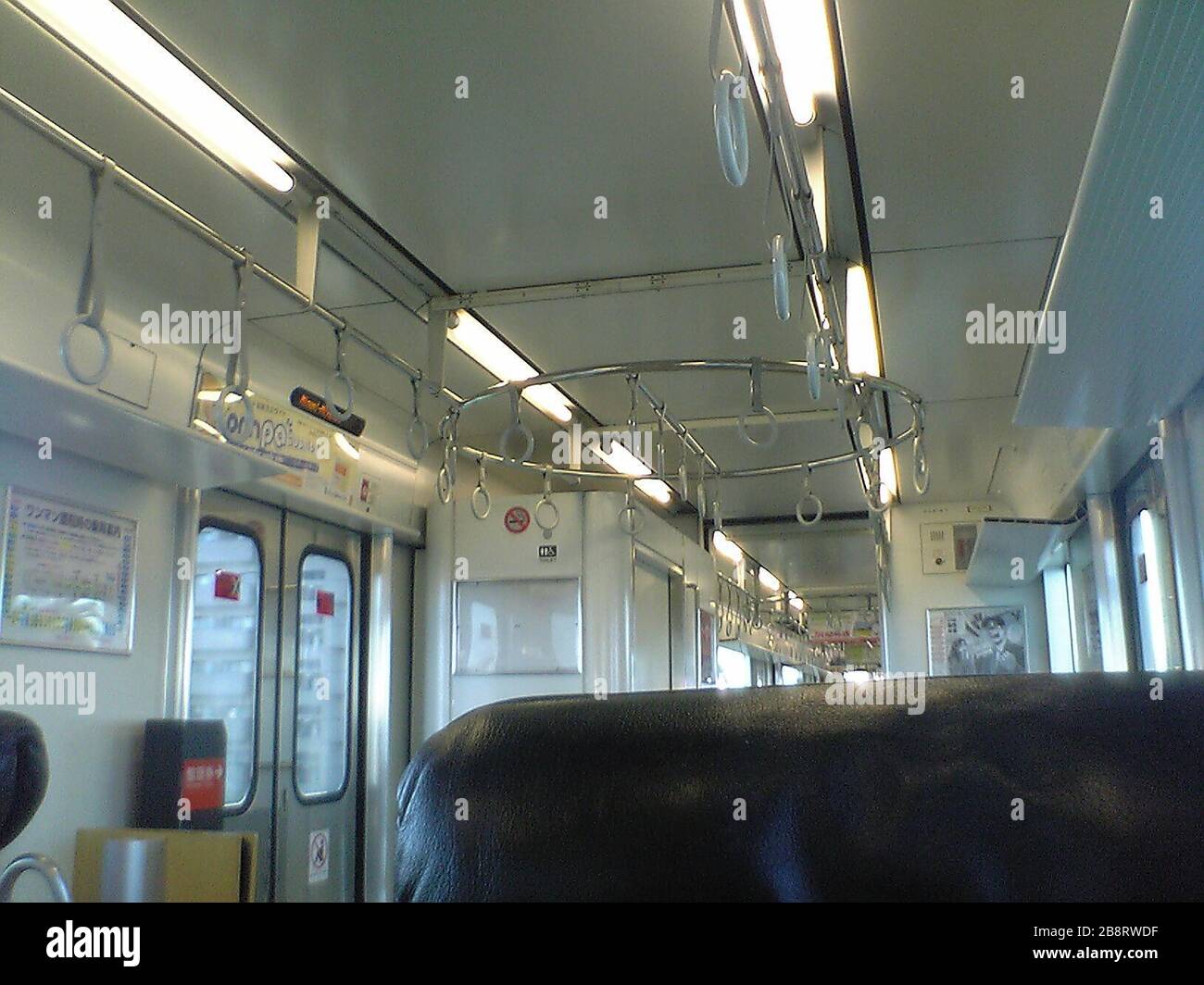English Straps Aligned In A Circle On The Ceiling Of A Jr Kyushu 817 Series Emu日本語 Jr九州817系電車車内の円形に配置されたつり革 29 January 07 Japanese Wikipedia Ja User ベッキャム Stock Photo Alamy