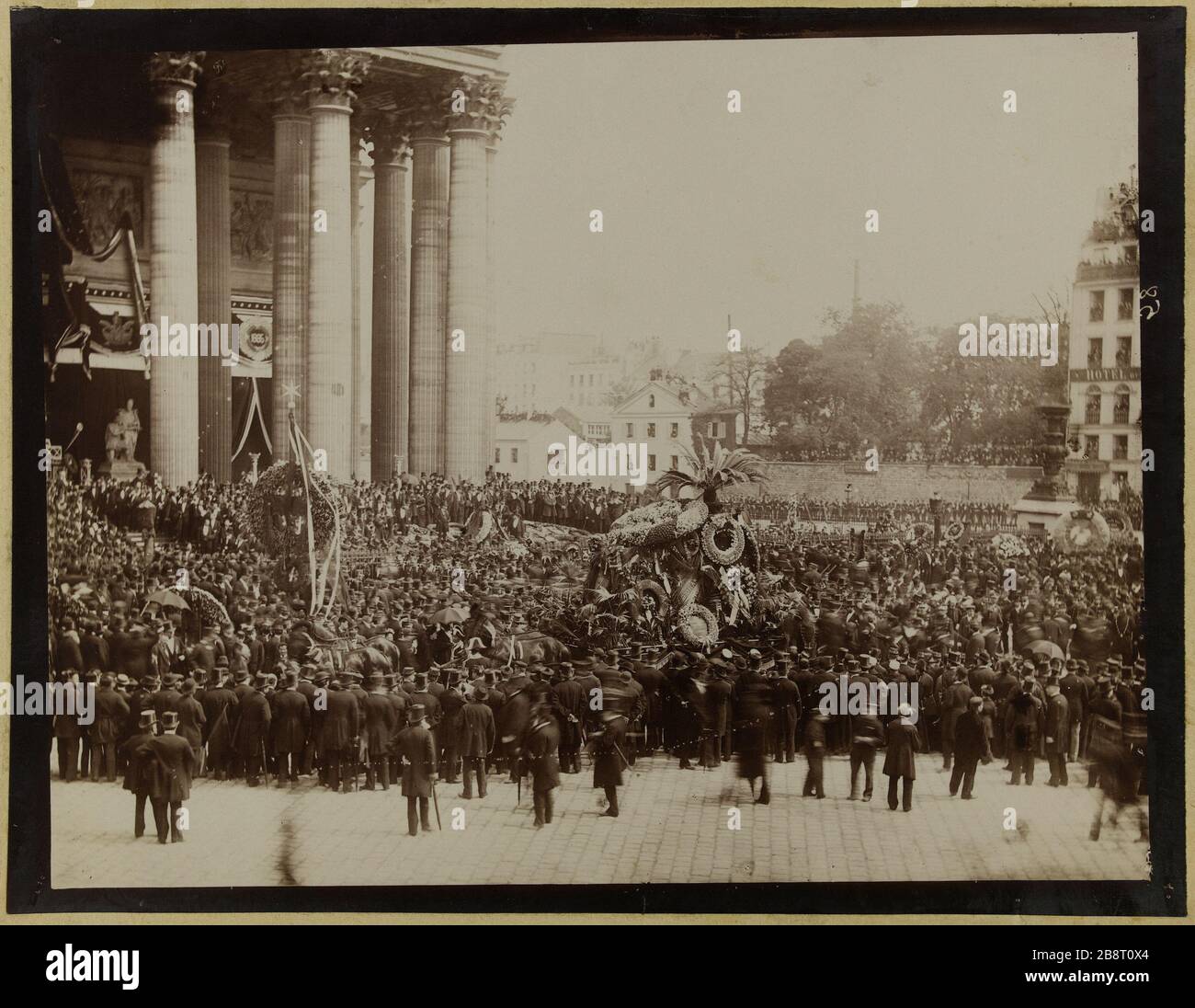 FUNERAL OF VICTOR HUGO, THE PROCESSION AND THE CROWD TO THE PANTHEON