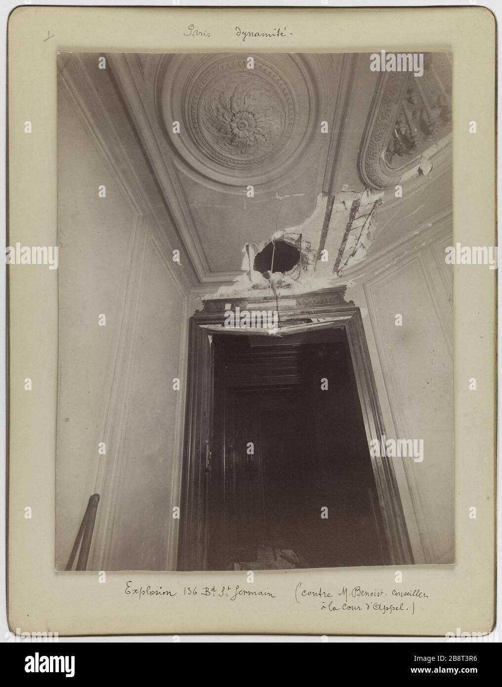 Explosion 136 Bd St Germain (against Benoist. Judge at the Court of Appeal.). Attack anarchist Boulevard Saint-Germain, 5th, 6th and 7th arrondissements, Paris, 11 March 1892. Explosion 136 Bd St Germain (contre M. Benoist. conseiller à la Cour d'Appel.). Attentat anarchiste boulevard Saint-Germain, Paris (V, VI, VIIème arr.), le 11 mars 1892. Photographie d'Albert Brichaut. Papier albuminé verni au collodion. Paris, musée Carnavalet. Stock Photo
