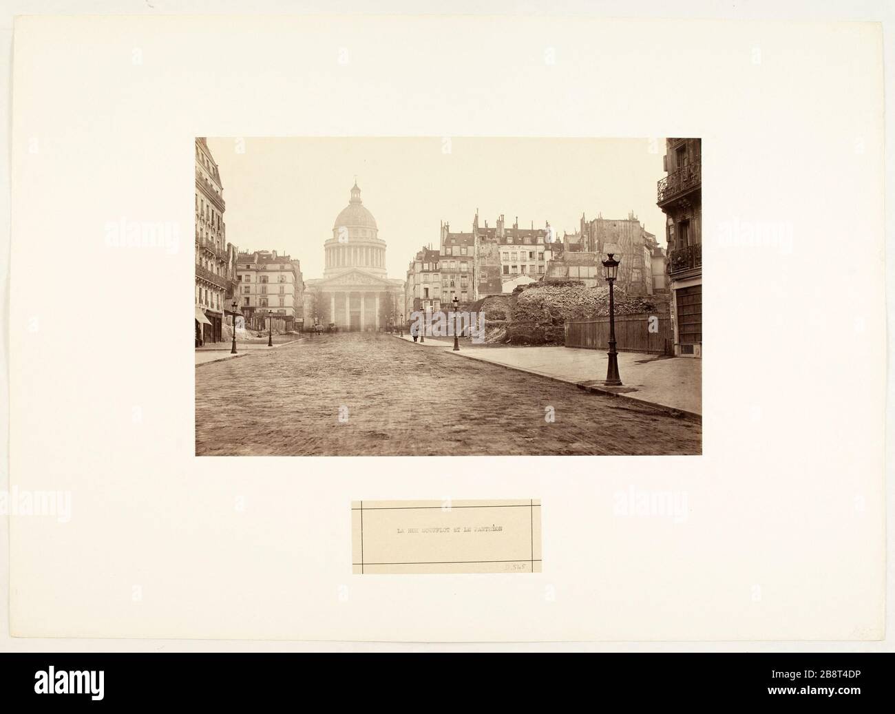 Photo Pantheon et rue Soufflot à Paris Guerre 39-45 Photo Pantheon et rue Soufflot à Paris Guerre 39-45