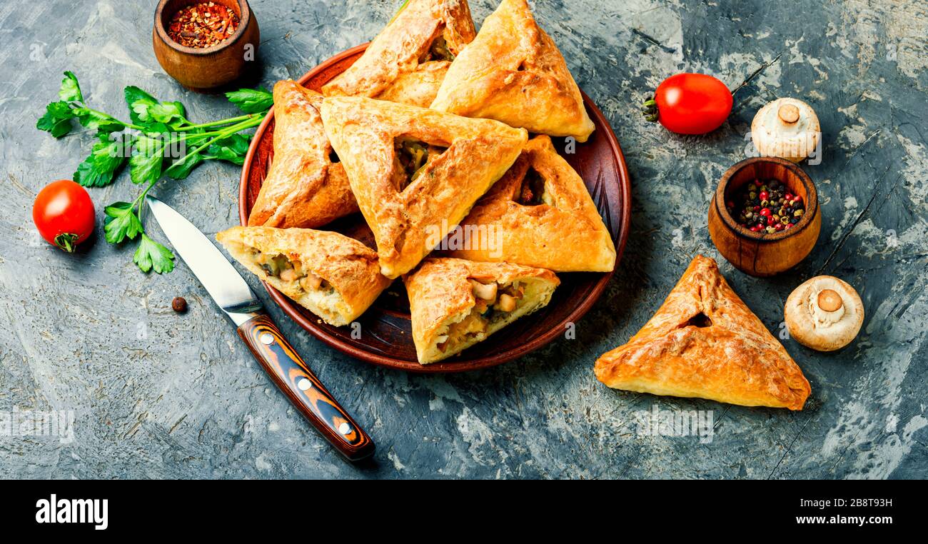 Premium Photo  Traditional savory pie kurnik with chicken