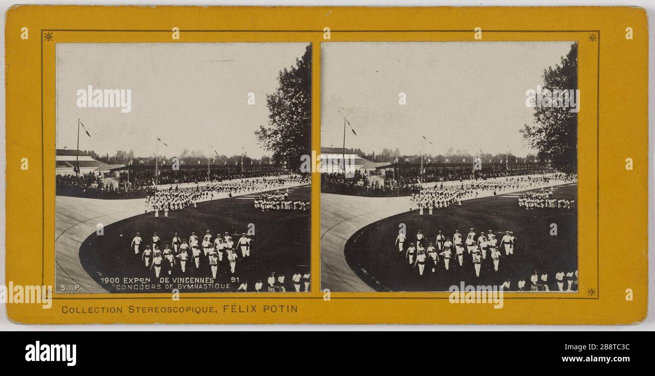 1900 EXPON VINCENNES / GYMNASTICS CONTEST. Universal Exhibition of 1900. The competition gymnastics at the Velodrome de Vincennes Jacques Anquetil, 12th arrondissement, Paris. Exposition universelle de 1900. Le concours de gymnastique au vélodrome de Vincennes Jacques Anquetil, Paris (XIIème arr.). Société Industrielle de Photographie ou S.I.P. Tirage sur papier au gélatino bromure d'argent contrecollé sur carton jaune. Paris, musée Carnavalet. Stock Photo