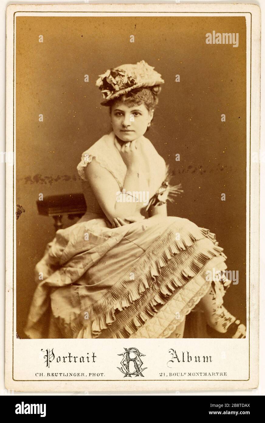 Tirage Albuminé Vintage Portrait Féminin Par Gloeden - Format 16x21.7 Cm, Circa 1890 - Original