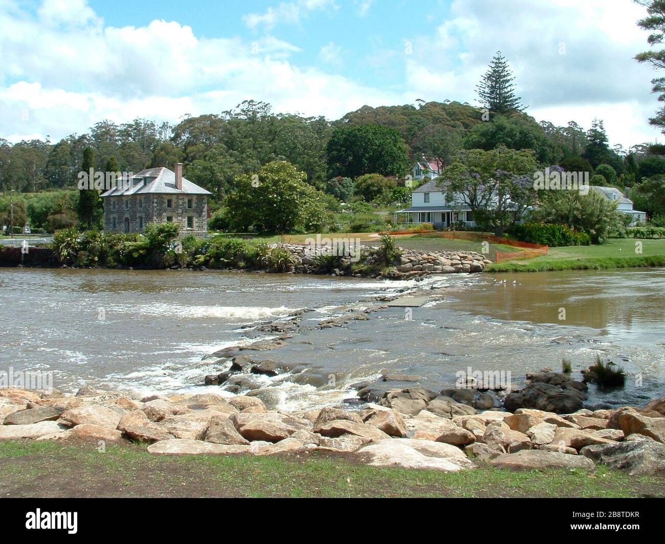 English: Photo of point where Kerikeri River meets the Pacific Ocean at top of Kerikeri Inlet in the Bay Of Islands, New Zealand The old stone store bridge was