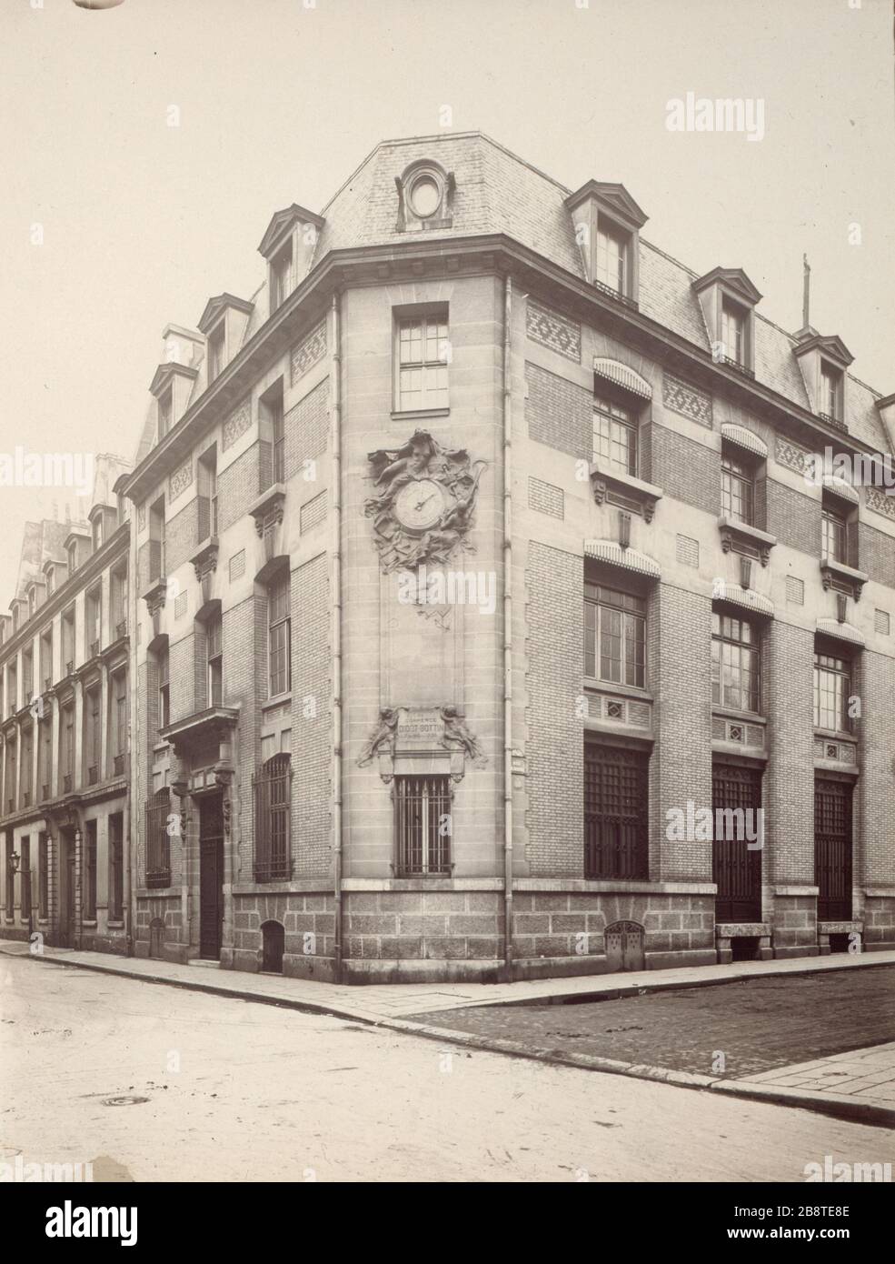 STREET UNIVERSITY Rue de L'Université, angle de la maison Didot-Bottin. Paris (VIIème arr.). Photographie de Charles Lansiaux (1855-1939). Paris, musée Carnavalet. Stock Photo
