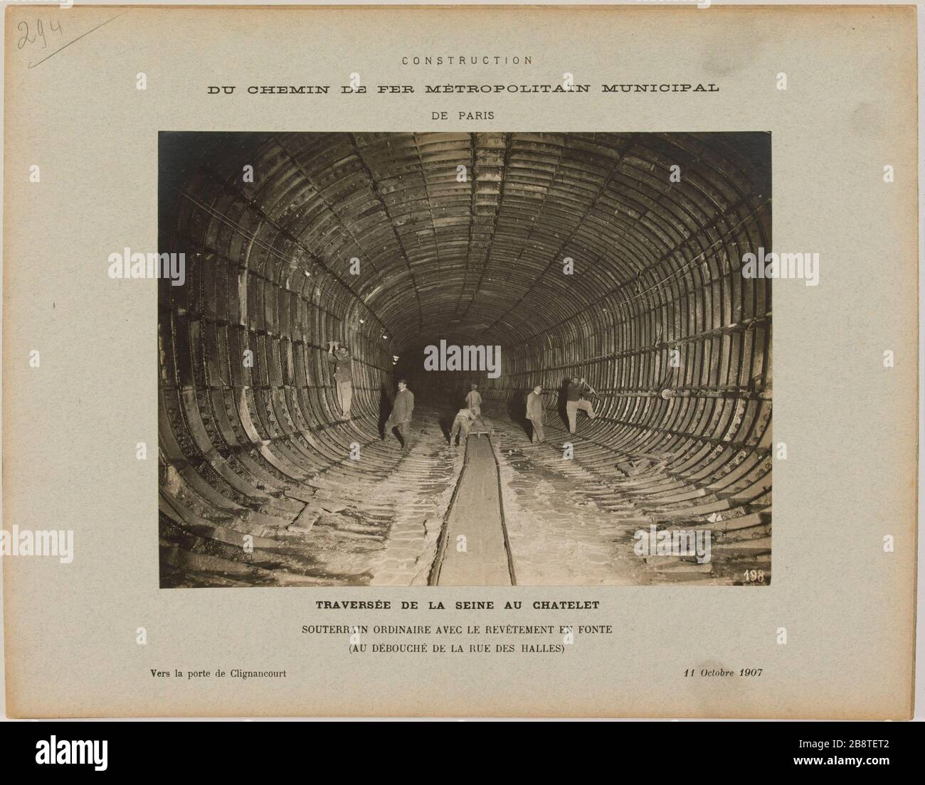 Construction / the railway metropolitan municipal / from Paris / Crossing the Seine at Chatelet / underground ordinary with the coating cast / (at the mouth of the rue des Halles) / Towards the Porte de Clignancourt / 11 October 1907. Construction of road metropolitan municipal railway of Paris: underground ordinary with the coating cast iron (at the mouth of the rue des Halles), crossing the Seine at Chatelet, 1st district Construction du chemin de fer métropolitain municipal de Paris : souterrain ordinaire avec le revêtement en fonte (au débouché de la rue des Halles), traversée de la Seine Stock Photo