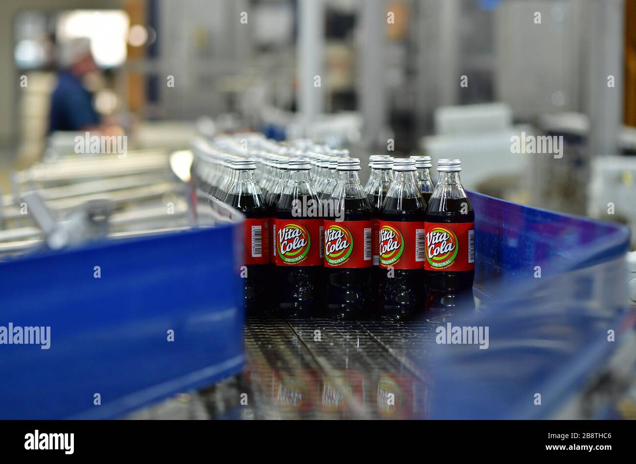 Lichtenau, Germany. 19th Mar, 2020. An employee monitors the filling of Vita Cola in 0.33 litre returnable glass bottles. Vita Cola is owned by Thüringer Waldquell GmbH in Schmalkalden, which is part of the Hessian Hassia Group. Credit: Martin Schutt/dpa-Zentralbild/dpa/Alamy Live News Stock Photo