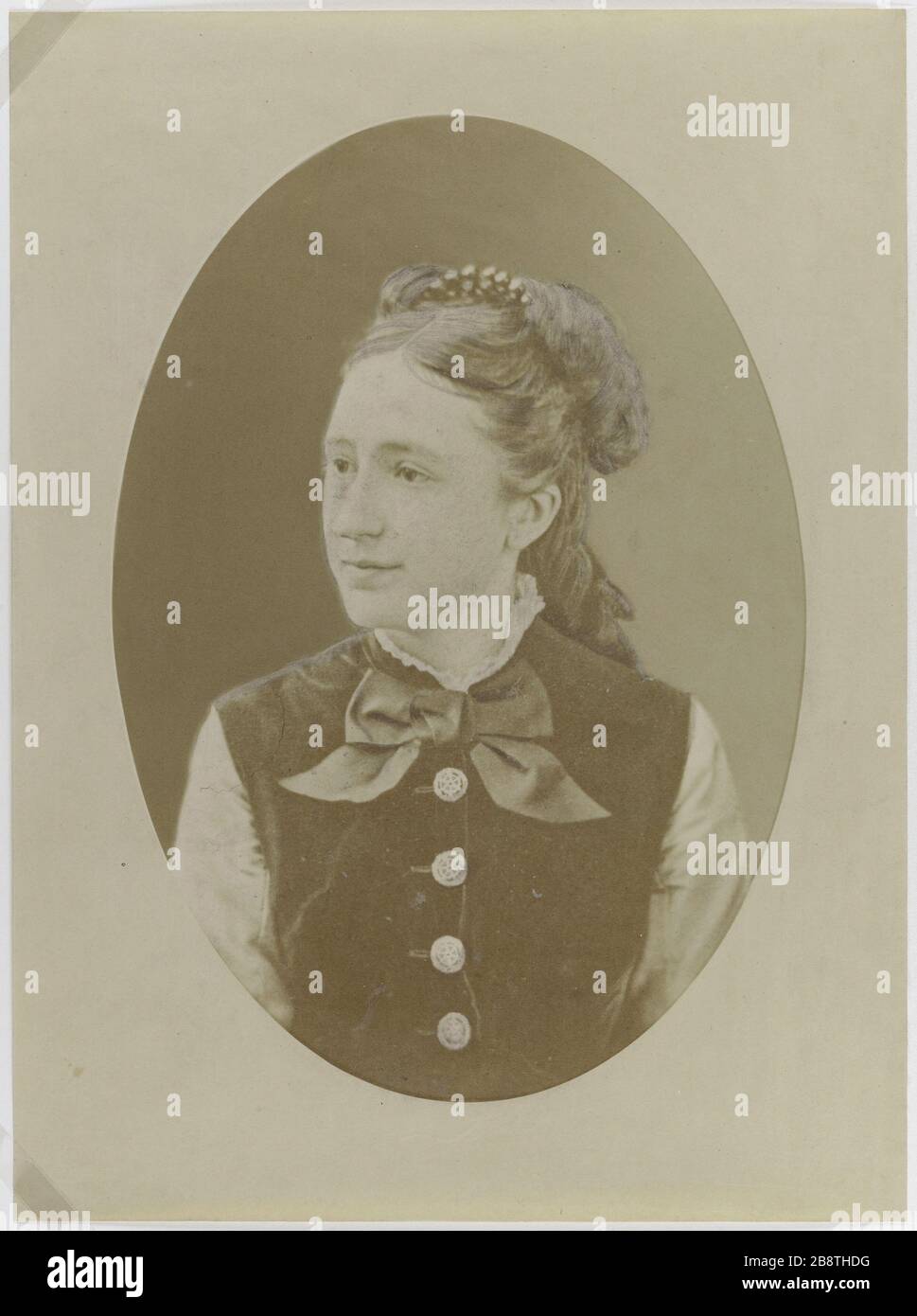 CDV Albumine Original – Jeune Femme Sur Fond Blanc – Photographe Français – Avant 1900