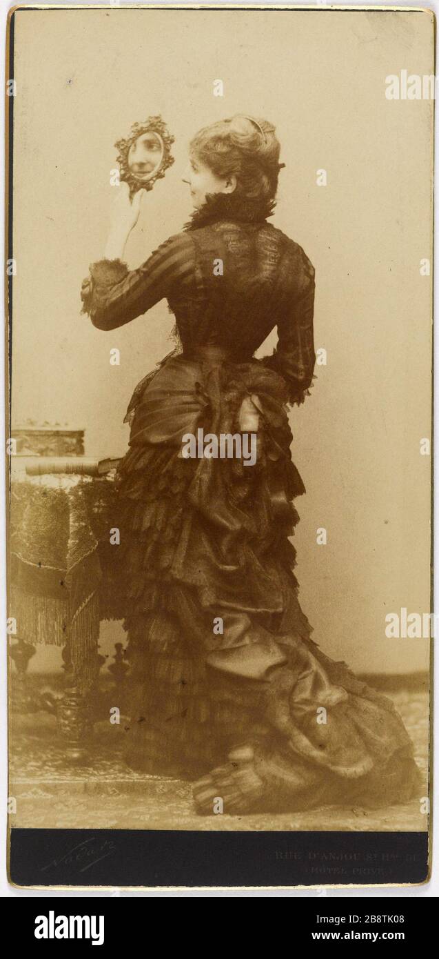 Portrait of Regnault (Alice Toulet lady Octave Mirbeau), actress 'Regnault (Alice Toulet, dame Octave Mirbeau), actrice'. Photographie de l'Atelier Nadar. Tirage sur papier albuminé. Paris, musée Carnavalet. Stock Photo