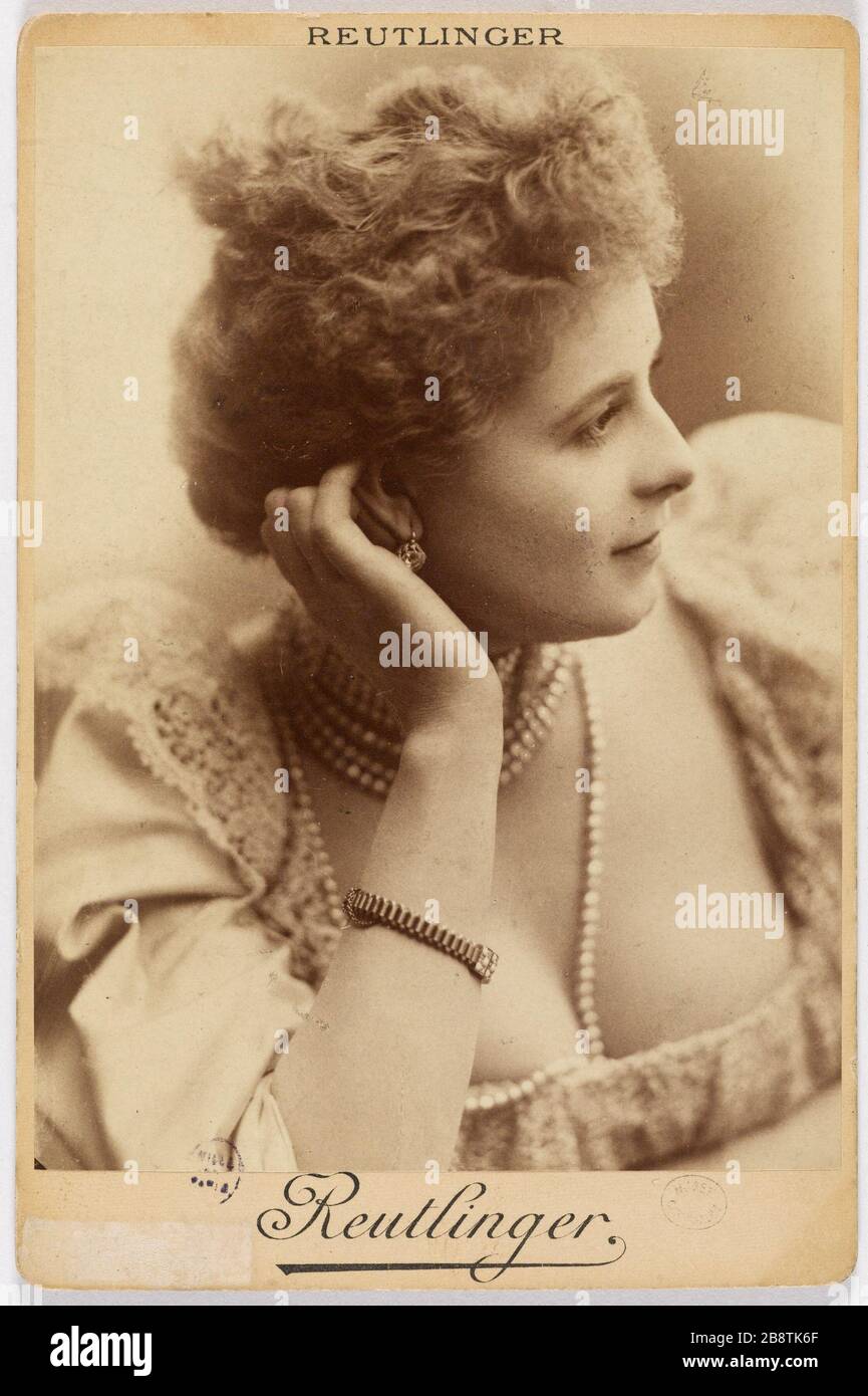 Portrait of Cassine, actress 'Cassine, actrice'. Photographie Reutlinger. Tirage sur papier albuminé. Paris, musée Carnavalet. Stock Photo