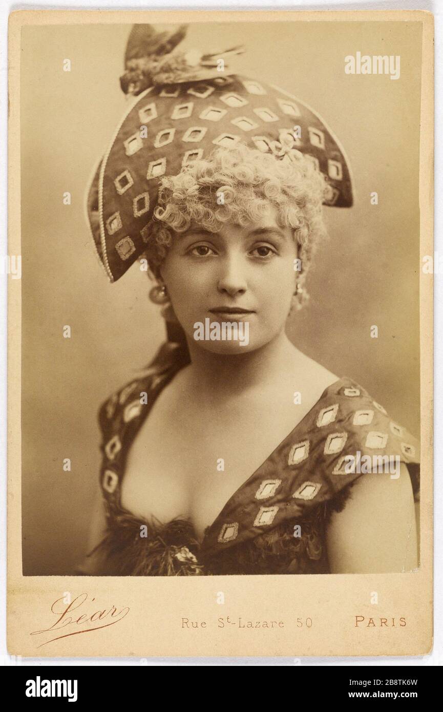 Portrait of Berthou, actress 'Berthou, actrice'. Photographie de Lear. Tirage sur papier albuminé. Paris, musée Carnavalet. Stock Photo