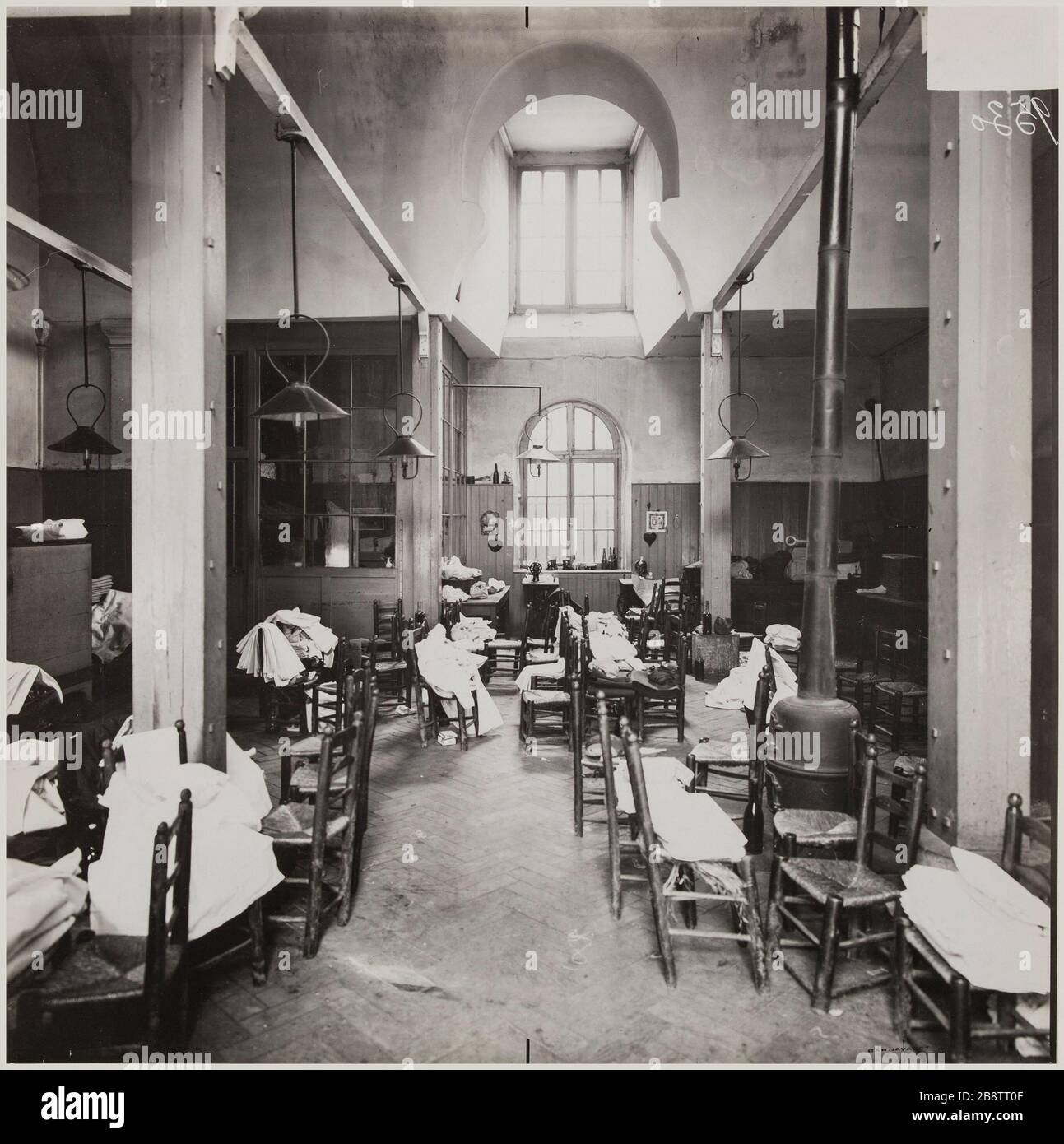 House arrest and correction of Saint-Lazare, big workshop sewing, Rue du  Faubourg Saint-Denis, 10th arrondissement, Paris. 1911 Maison d'arrêt et de  correction de Saint-Lazare, atelier de la grosse couture, rue du  Faubourg-Saint-Denis.