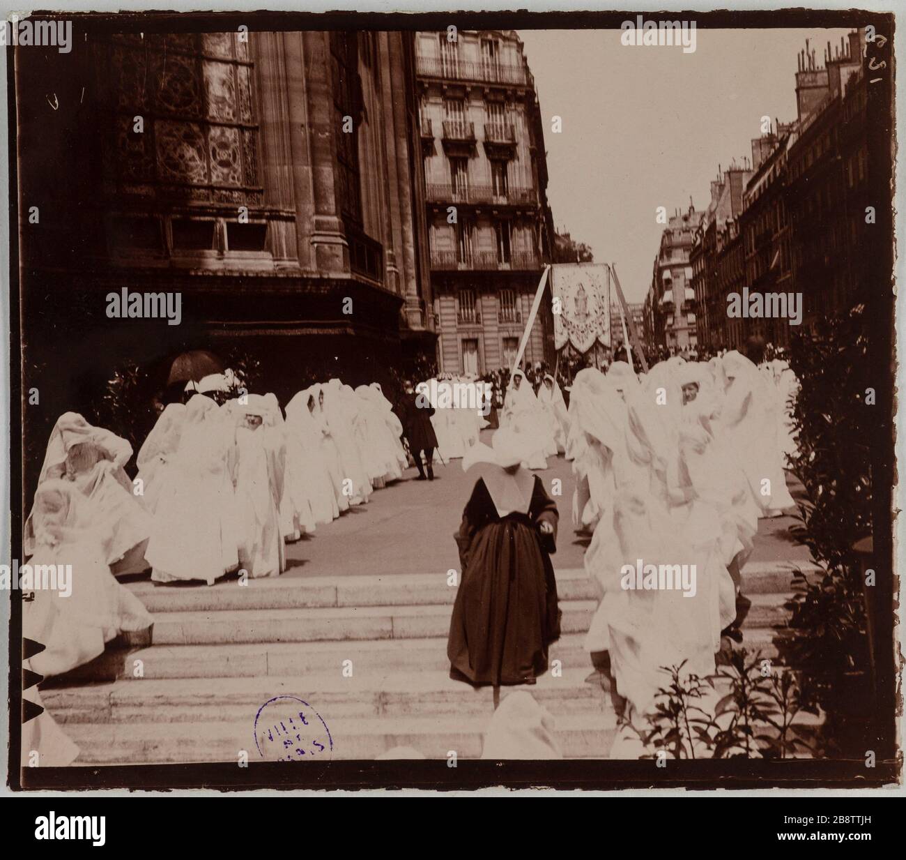 religious event, Paris. 'Manifestation religieuse, Paris'. Photographie anonyme. Aristotype. Paris, musée Carnavalet. Stock Photo