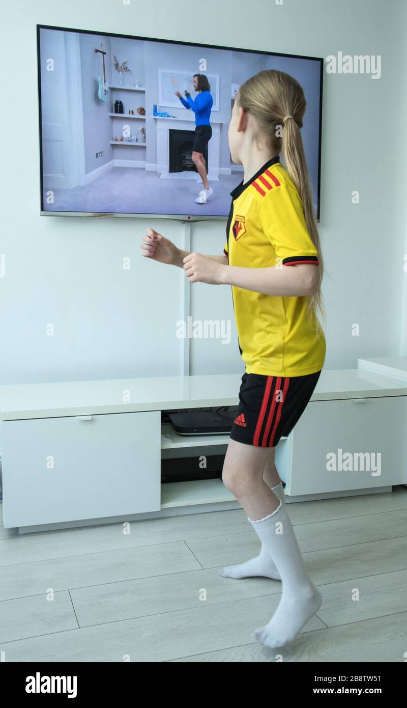 Joe wicks pe hi res stock photography and images Alamy