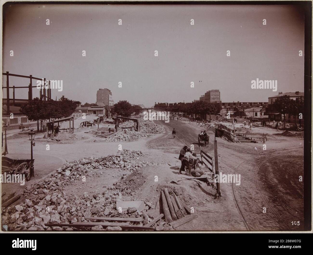 Station Porte de Vincennes. Installation work begins. May 31, 1899. Station Porte de Vincennes. Installation work begins. 12th and 20th arrondissements in Paris. May 31, 1899. Construction du métropolitain parisien. 'Station porte de Vincennes. Installation au début des travaux. Paris (XII-XXème arr.), 31 mai 1899'. Photographie de Charles Maindron (1861-1940). Tirage au gélatino-chlorure d’argent développé. Paris, musée Carnavalet. Stock Photo