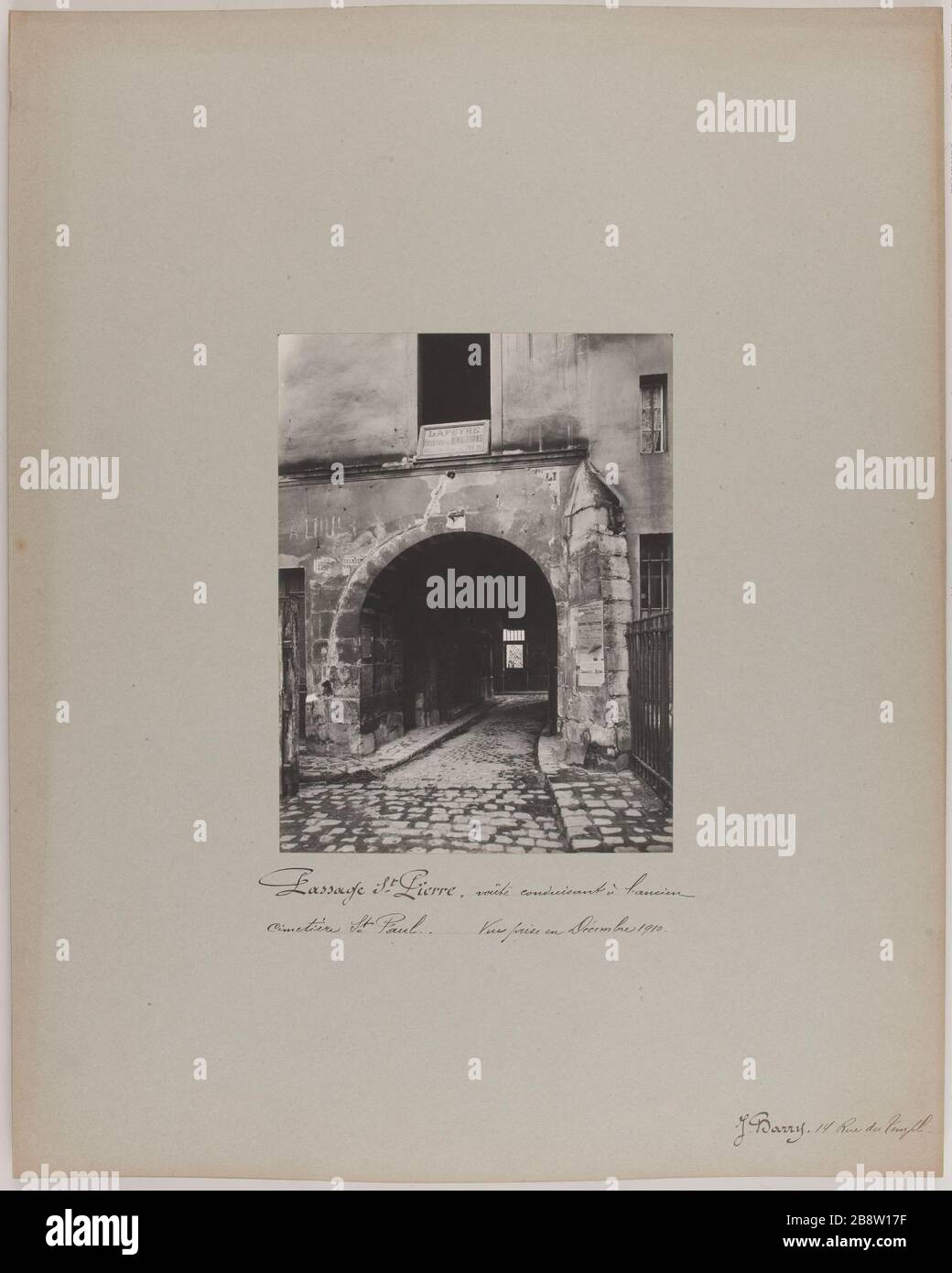 Cimetiere saint pierre hi-res stock photography and images - Alamy