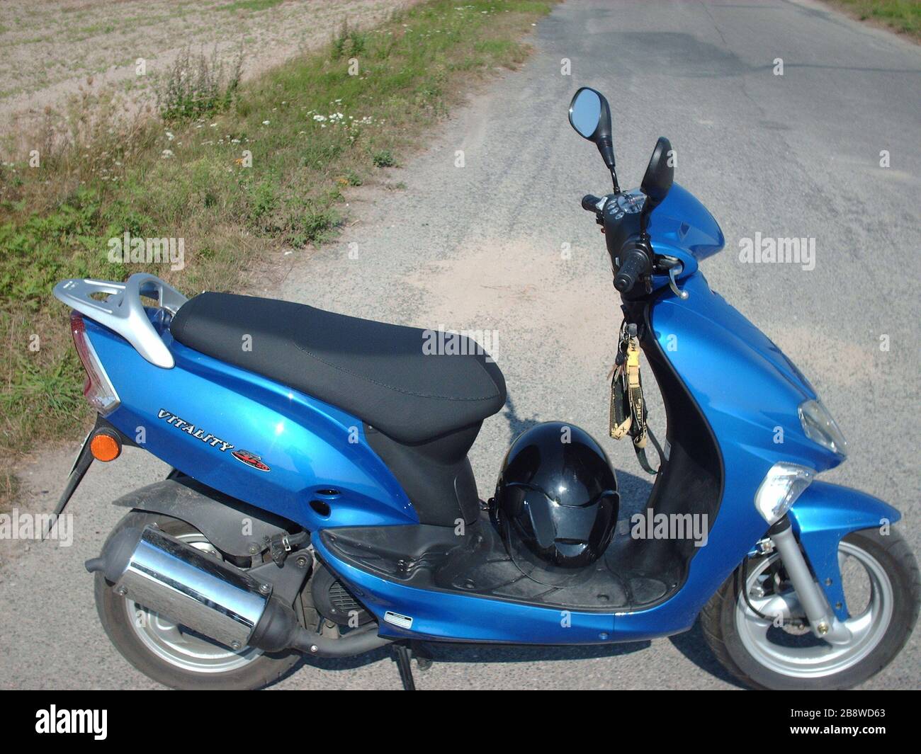 Polski: Scooter Kymco Vitality, 49 ccm.; 14 March 2009 (original upload  date); Transferred from pl.wikipedia; transferred to Commons by User:Masur  using CommonsHelper.; Original uploader was Verdemax at pl.wikipedia Stock  Photo - Alamy