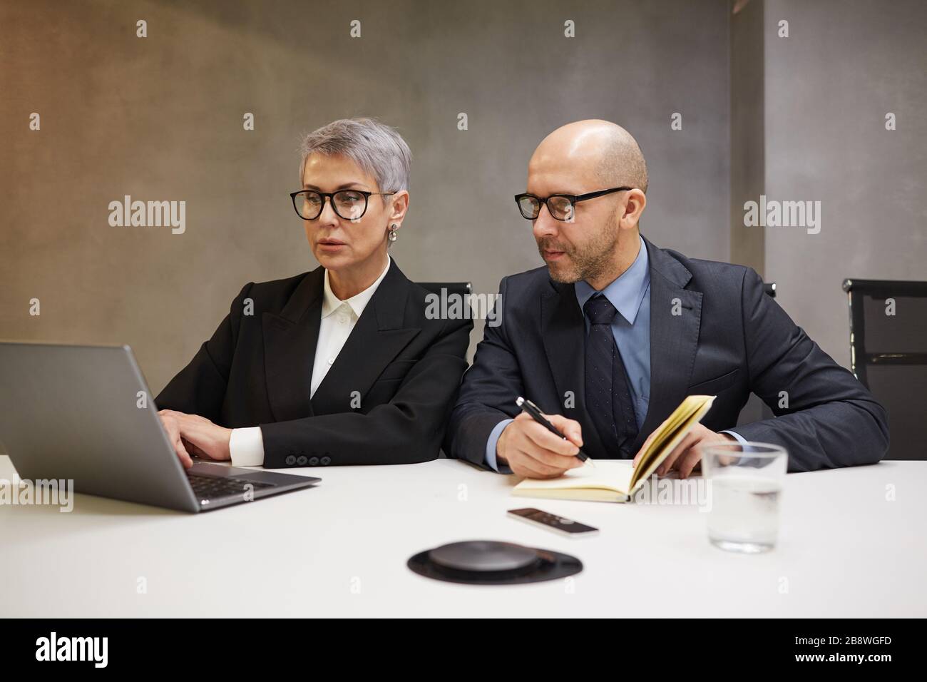 Black suits hi-res stock photography and images - Alamy