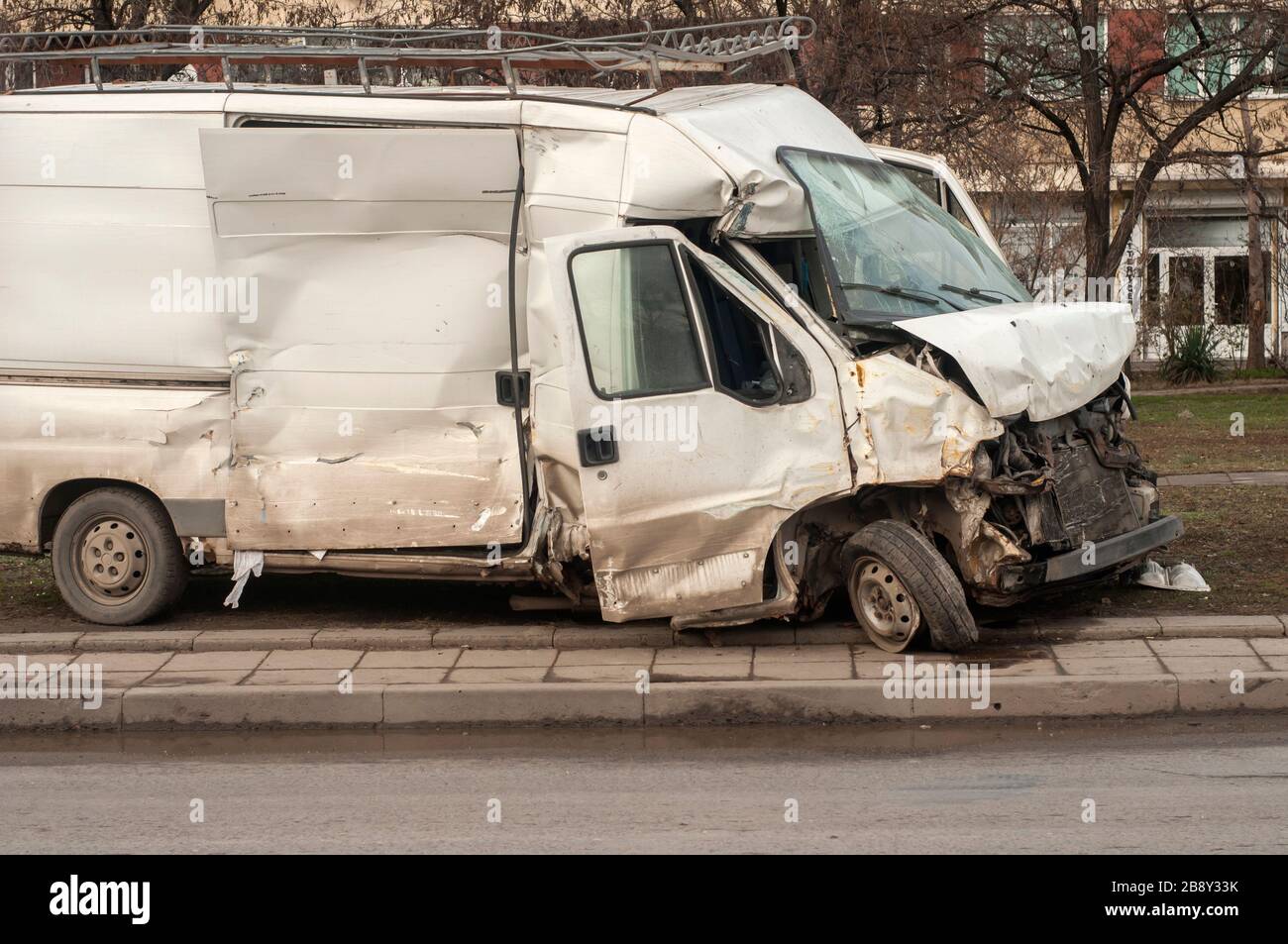 Crashed white van hi-res stock photography and images - Alamy