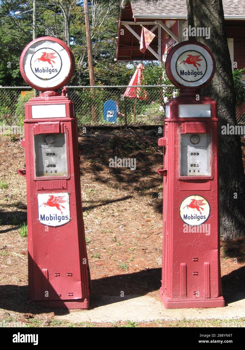 'English: Antique Mobilgas gas pumps at Cannondale Crossing antiques shopping center in the Cannondale section of Wilton. Manufactured by Zokheim of Fort Wayne; 16 September 2007 (original upload date); Transferred from en.wikipedia to Commons by Liftarn using CommonsHelper.; Noroton at English Wikipedia; ' Stock Photo