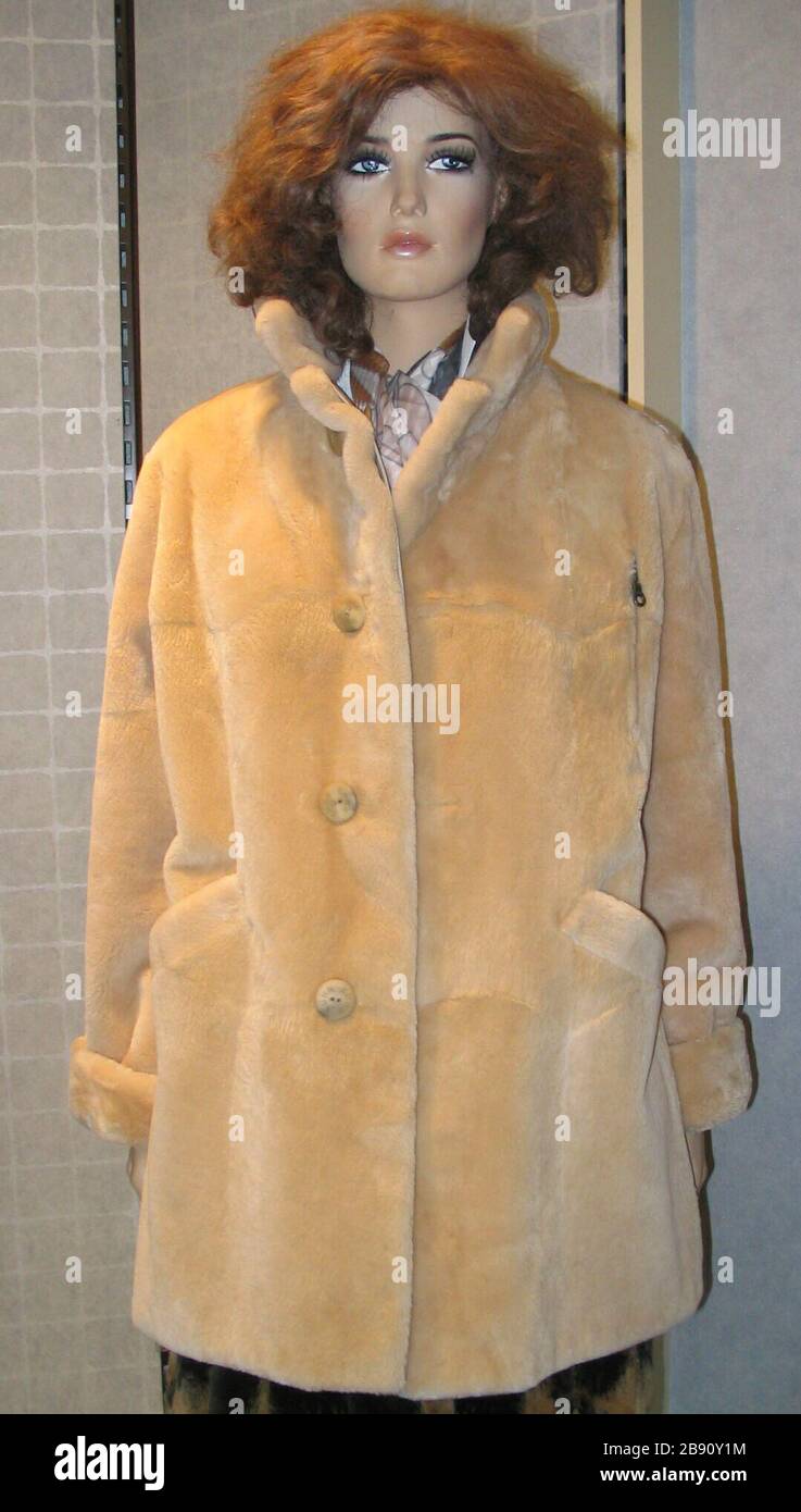 'Nutria jacket reversible/ Wendbare Samt-Nutriajacke (Südamerikanische Nutria, gerupft, geschoren und gefärbt); 16 February 2008; Own work; --Kuerschner 19:53, 15 February 2008 (UTC); ' Stock Photo