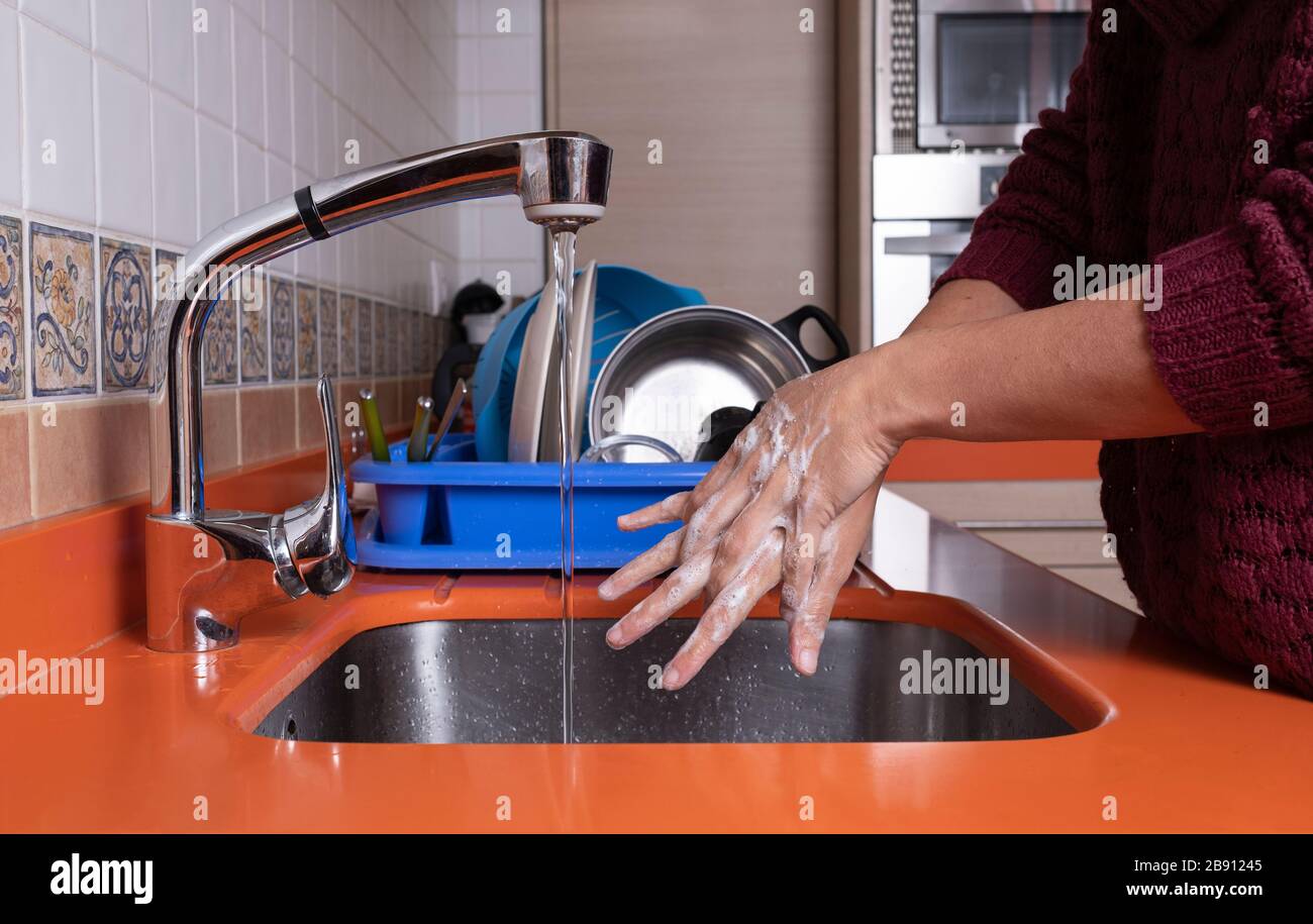 Washing hands kitchen sink hires stock photography and images Alamy