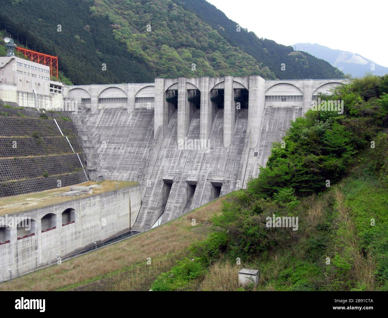 日本語 大滝ダム 奈良県 紀の川水系紀の川 国土交通省近畿地方整備局 English Otaki Dam Kino River Nara Pref Japan Russkij Plotina Otaki Na Reke Kino Prefektura Nara Yaponiya 18 September 06 Own Work 河川一等兵 Stock Photo Alamy
