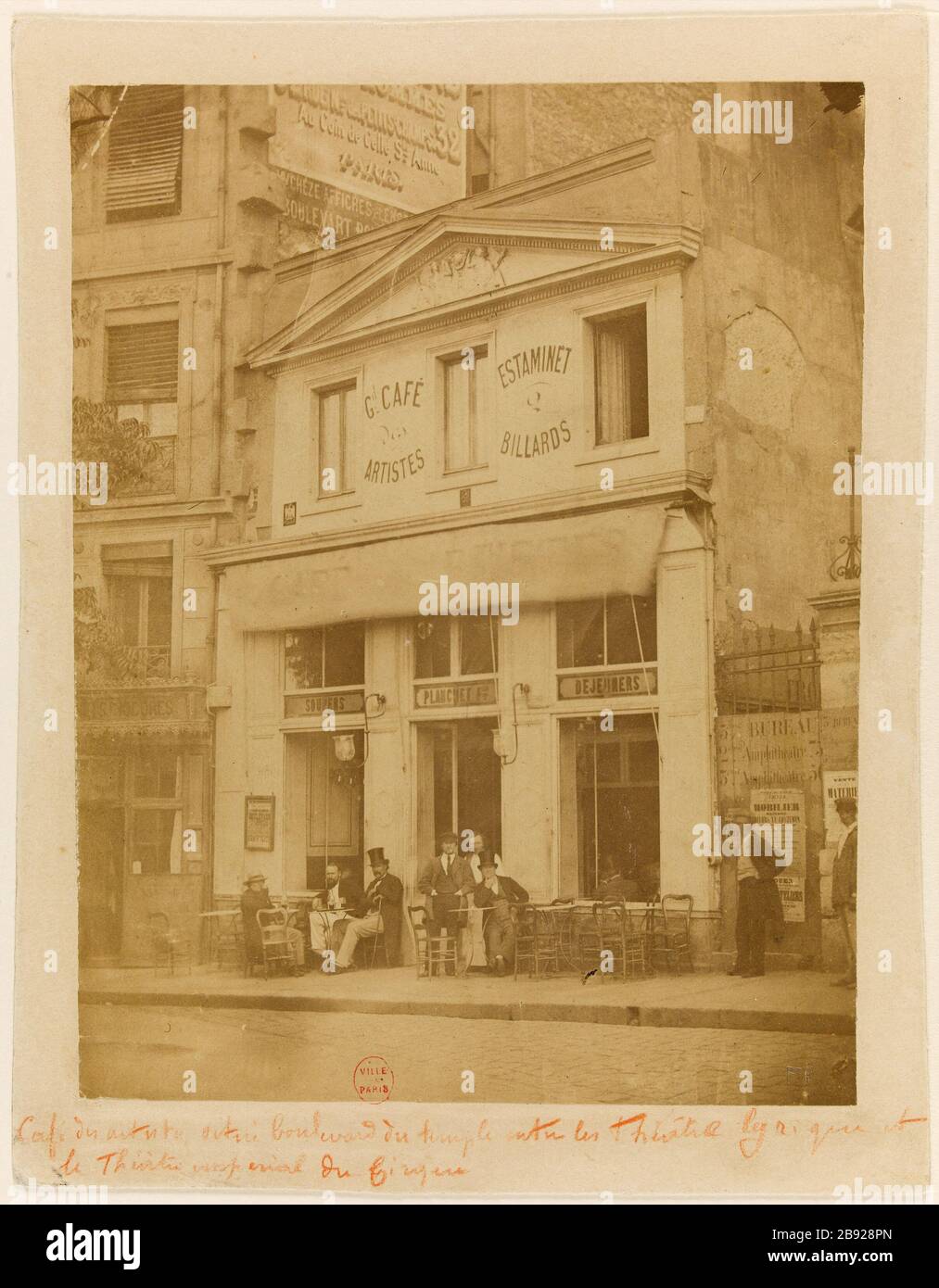 Coffee artists, Bouchardon Street, 10th arrondissement, Paris. Le café des artistes, rue Bouchardon, Paris (Xème arr.). Photographie de Planchet. Tirage sur papier albuminé. Paris, musée Carnavalet. Stock Photo