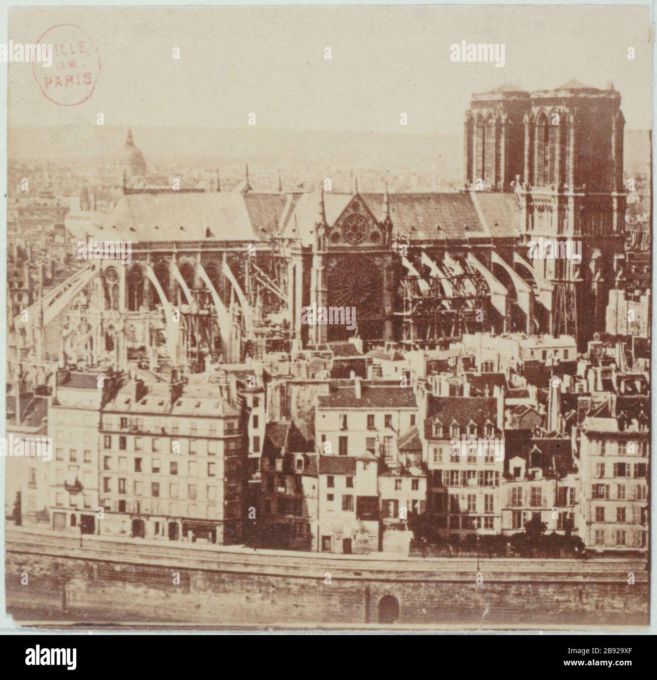NOTRE-DAME CATHEDRAL Cathédrale Notre-Dame, avant la construction de la  flèche (1859-1860) projetée par Eugène-Emmanuel Viollet-le-Duc (1814-1879).  Paris (IVème arr.). Paris, musée Carnavalet Stock Photo - Alamy