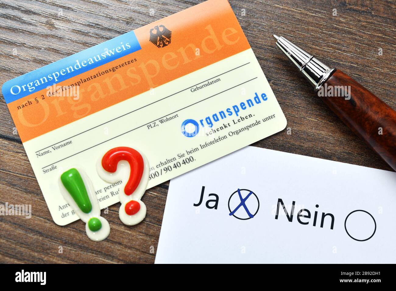 Organ donation identity card with exclamation point and question mark, approval solution with the organ donation, Organspendeausweis mit Ausrufe- und Stock Photo