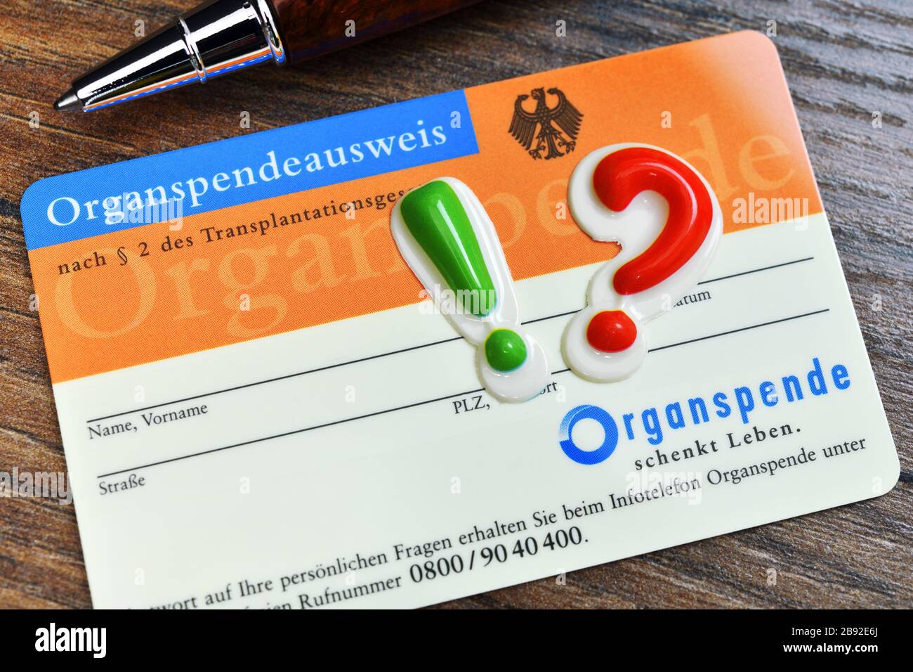 Organ donation identity card with exclamation point and question mark, approval solution with the organ donation, Organspendeausweis mit Ausrufe- und Stock Photo