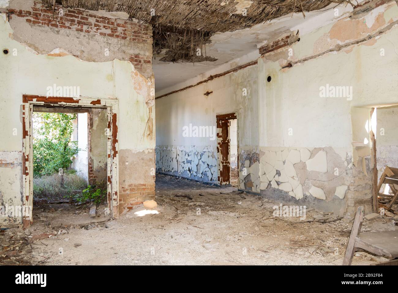 Interior abandoned demolished building hi-res stock photography and ...