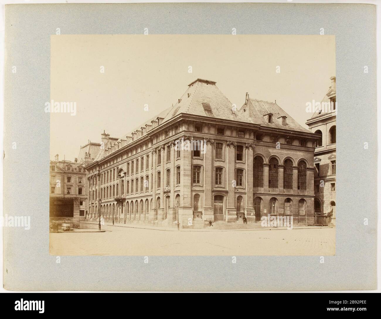 Building overlooking the Place du Parvis de Notre Dame, 4th arrondissement, Paris Immeuble donnant sur la place du Parvis-de-Notre-Dame. Paris (IVème arr.). Photographie anonyme. Tirage sur papier albuminé. Paris, musée Carnavalet. Paris, musée Carnavalet. Stock Photo