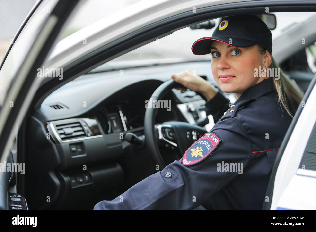 профессии список для девушек. профессии связанные с полицией для девушек список. женщина полицейский. профессия мвд для девушек после 11 класса. доклад о полиции.