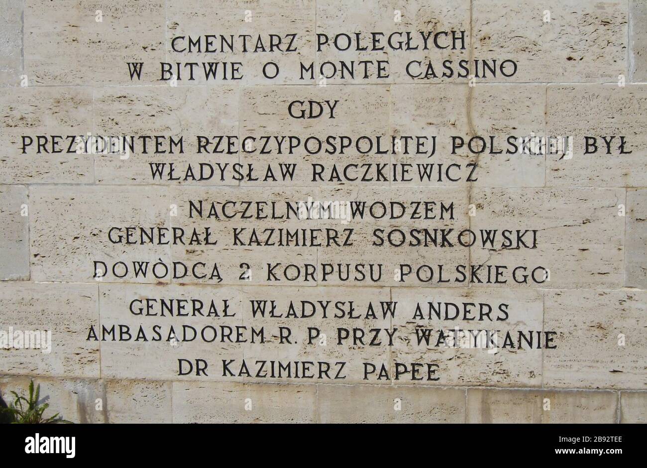 'Polski:  napis na cmentarzu Monte Cassino objaśniający znaczenie tego miejsca.; 17 November 2006; polish Wikipedia; Orlica; ' Stock Photo