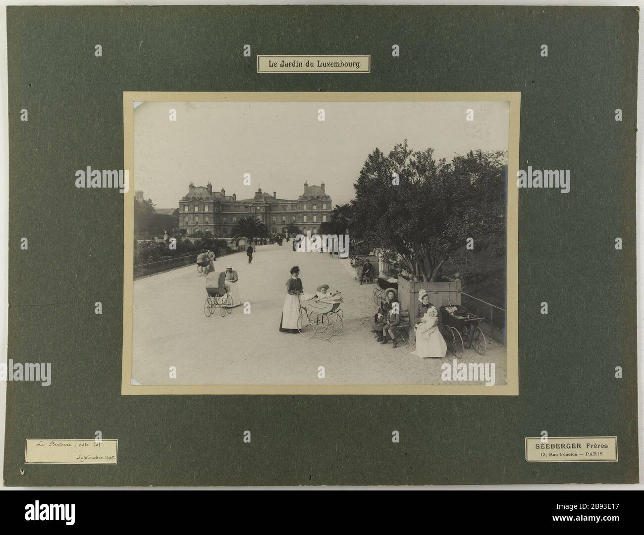 The Luxembourg Gardens / The pit, east side Vue du parterre du jardin du Luxembourg : enfants et nourrices, . Paris (VIème arr.).'Le jardin du Luxembourg / Le parterre, côté Est'. 1906-09. Photographie de Séeberger Frères. 1906-09. Paris, musée Carnavalet. Stock Photo