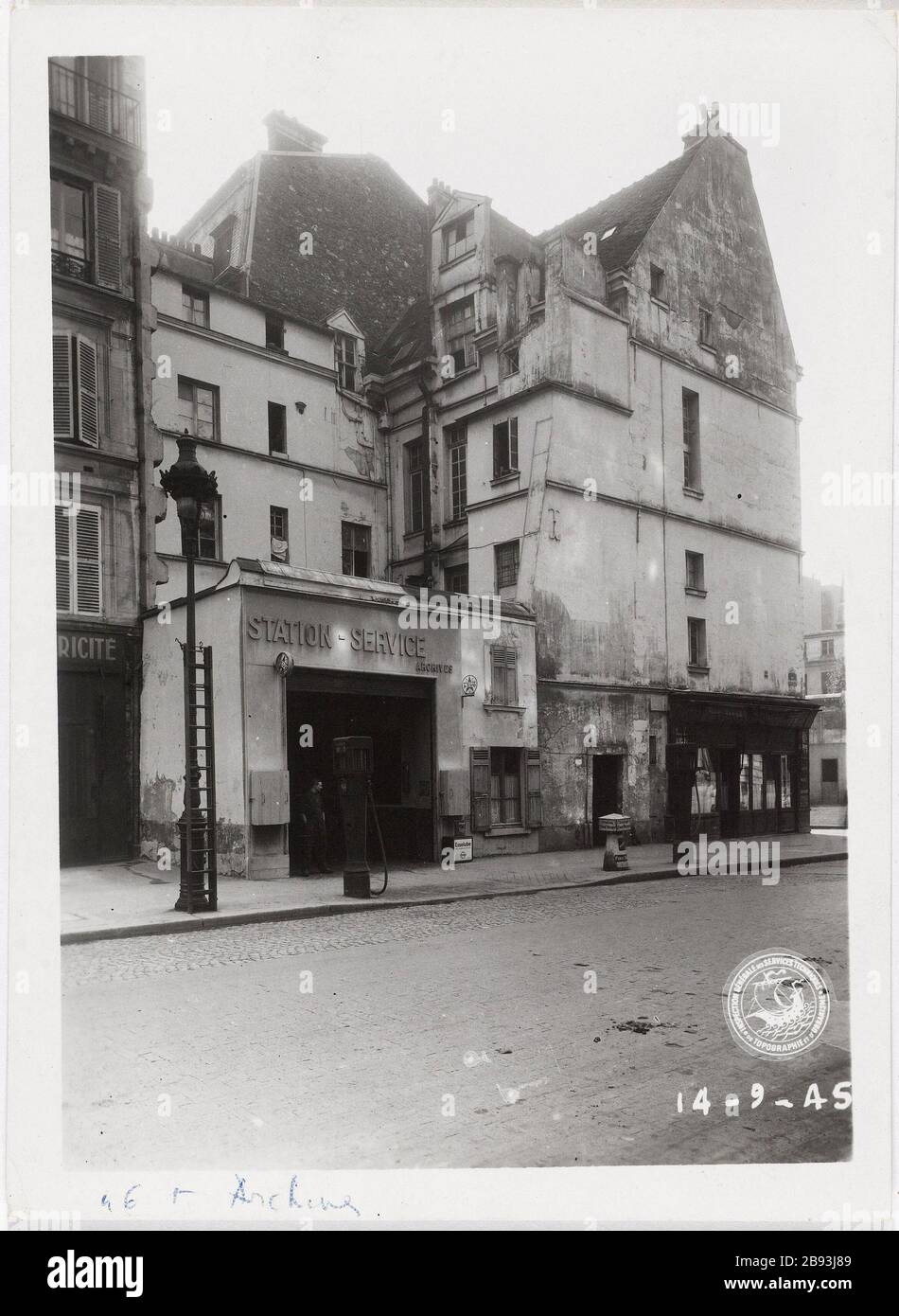 1940s paris station hi-res stock photography and images - Alamy