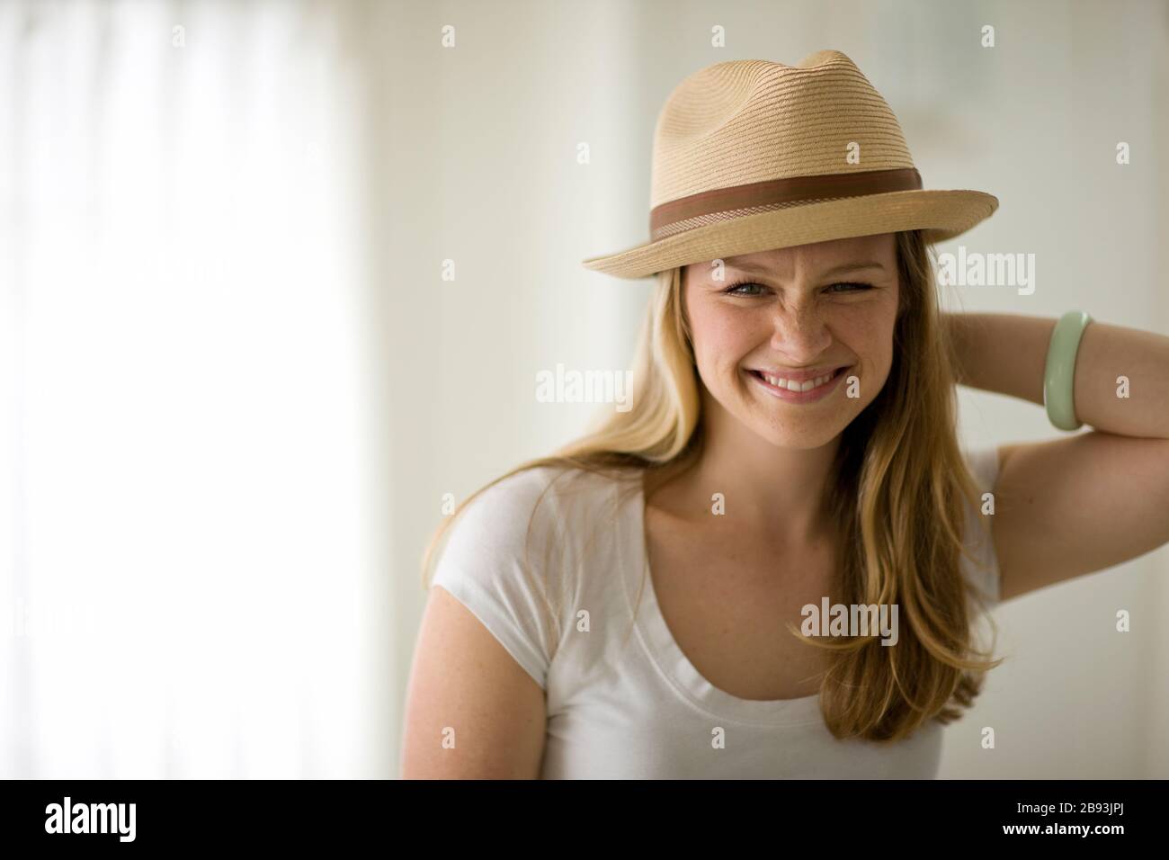 Woman wearing a fedora hat Stock Photo Alamy