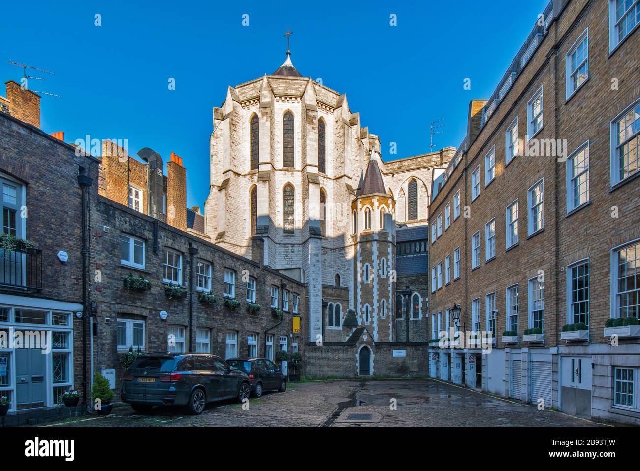 LONDON ST JAMES'S ROMAN CATHOLIC CHURCH FROM MANCHESTER MEWS Stock Photo
