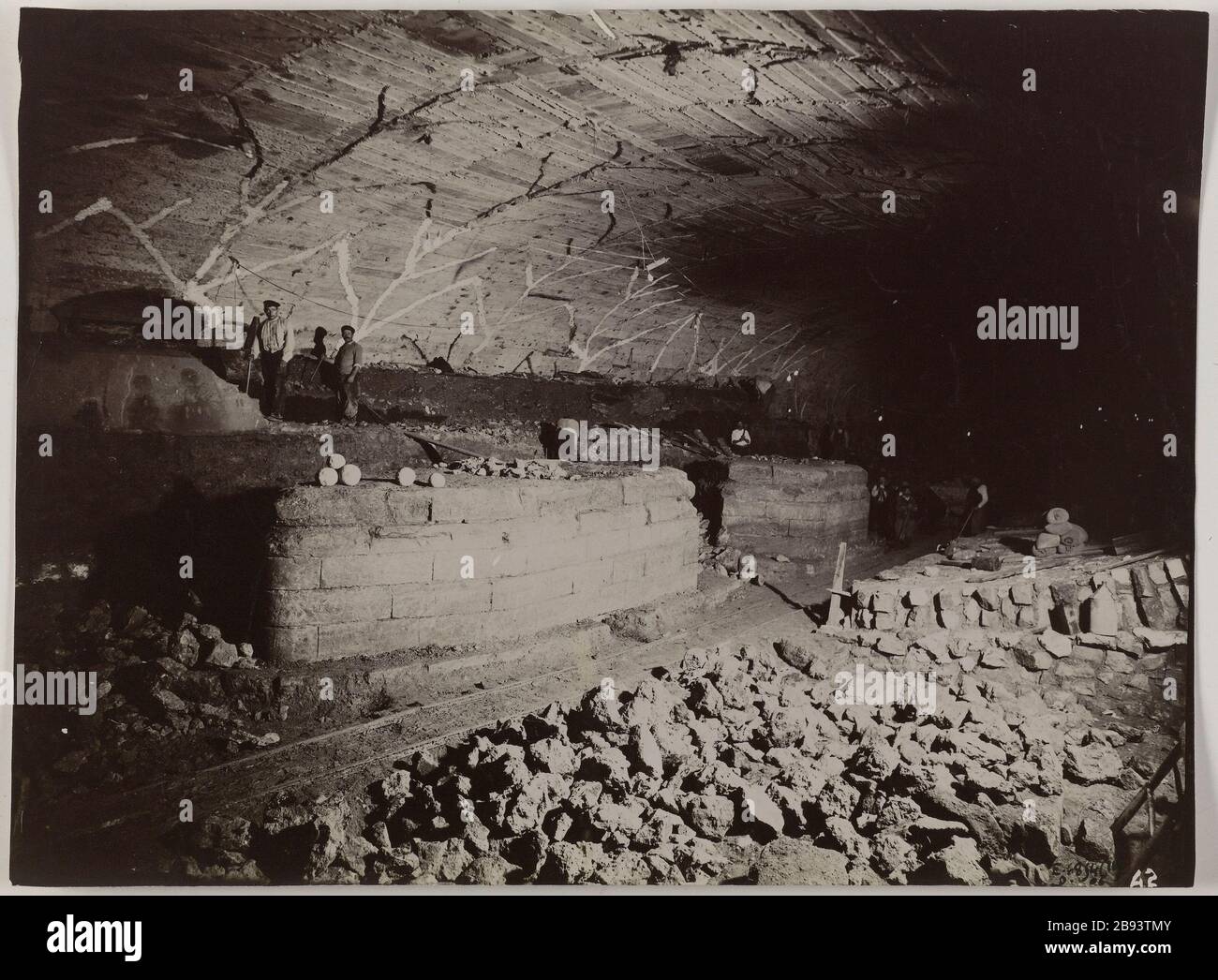 Line 5 April 11, 1905 / Station Place de la Bastille / Batteries of a bridge leading into the / ditches of the old fortress / To the east station Construction du chemin de fer métropolitain municipal de Paris : piles d'un pont donnant dans les fossés de l'ancienne forteresse, station 'Place de la Bastille'. Paris (XIème arr.). 'Ligne 5 11 avril 1905 / Station place de la Bastille / Piles d'un pont donnant dans les / fossés de l'ancienne forteresse / Vers la gare de l'est'. 1905-05-11. Photographie anonyme. 1905-05-11. Paris, musée Carnavalet. Stock Photo