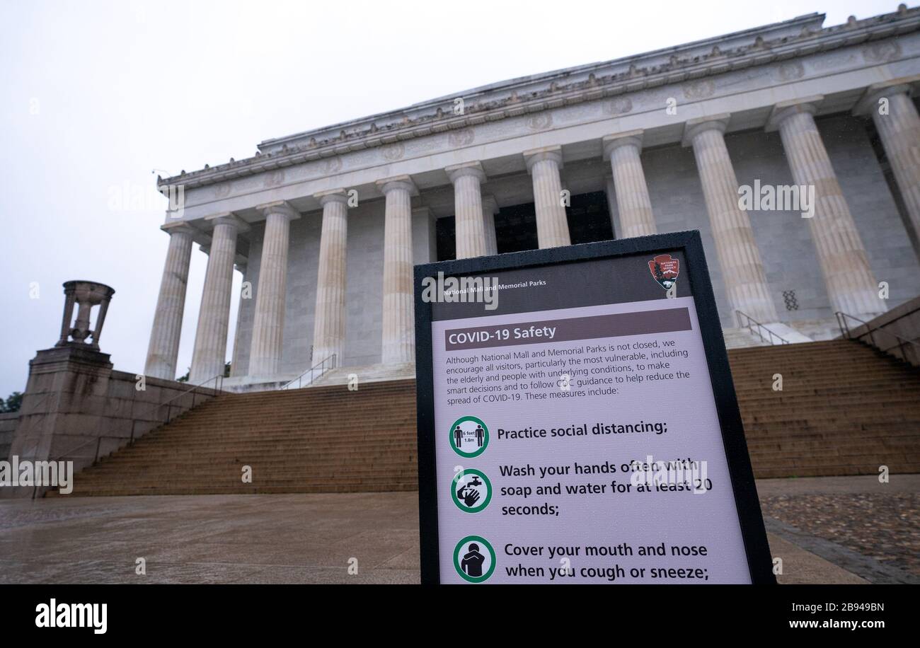 Washington, United States. 23rd Mar, 2020. A health advisory sign is seen outside of an empty Lincoln Memorial after D.C. Mayor Muriel Bowser stopped vehicle access to the National Mall and closed pedestrian access to the Cherry Blossoms over concerns of the COVID-19, Coronavirus, pandemic, in Washington, DC on March 23, 2020. Photo by Kevin Dietsch/UPI. Credit: UPI/Alamy Live News Stock Photo