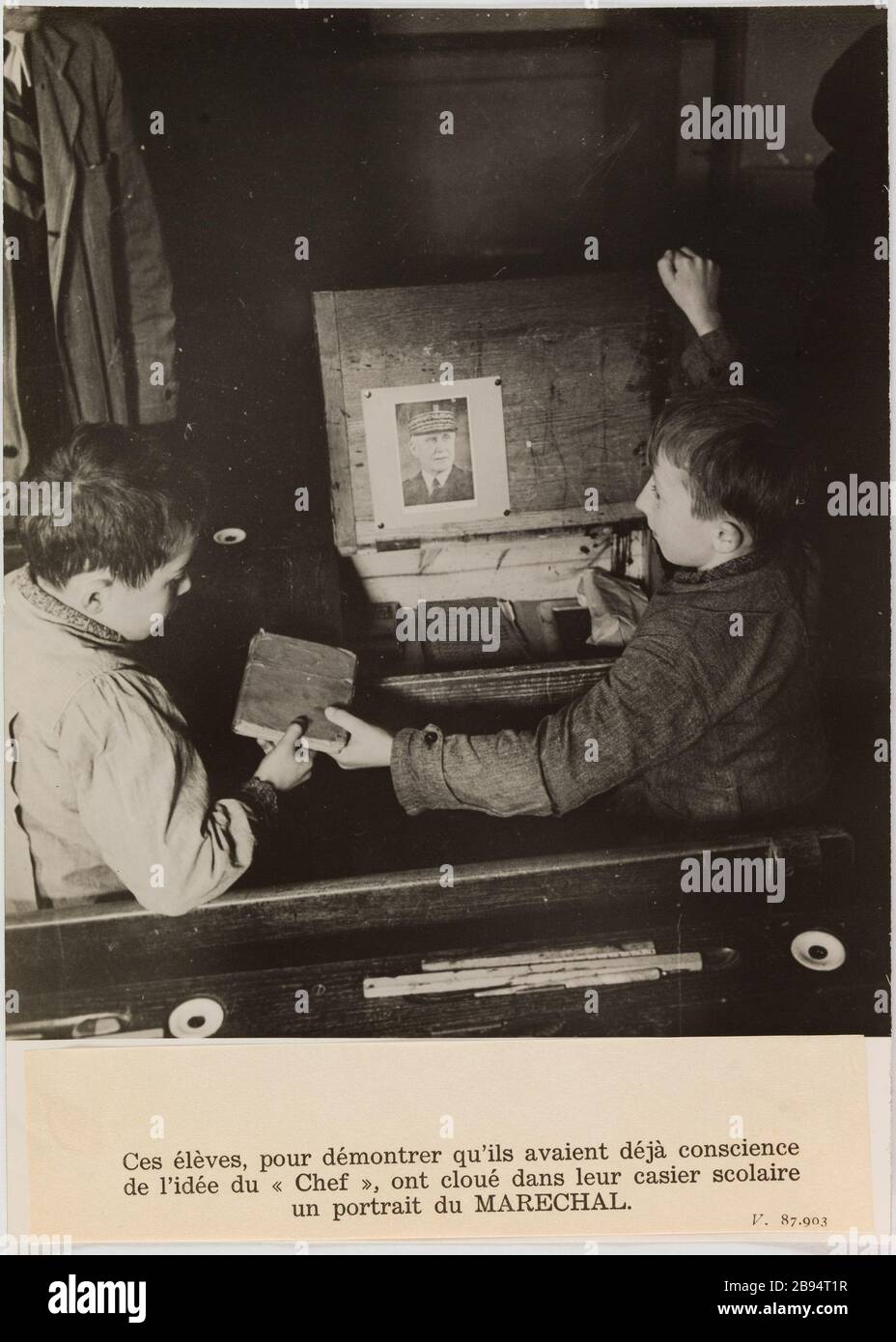 Photography propaganda portrait of Marshal in a schoolboy school locker Séruzier. 'Photographie propagande : portrait du Maréchal dans le casier scolaire d'un écolier'. Ces élèves pour démontrer qu'ils avaient déjà conscience / de l'idée du 'Chef', ont cloué dans leur casier scolaire / un portrait du MARECHAL. / V. 87.903. Tirage au gélatino-bromure d'argent. Légende à l'encre noire. en 1943-11-20-1943-11-20. Paris, musée Carnavalet. Stock Photo