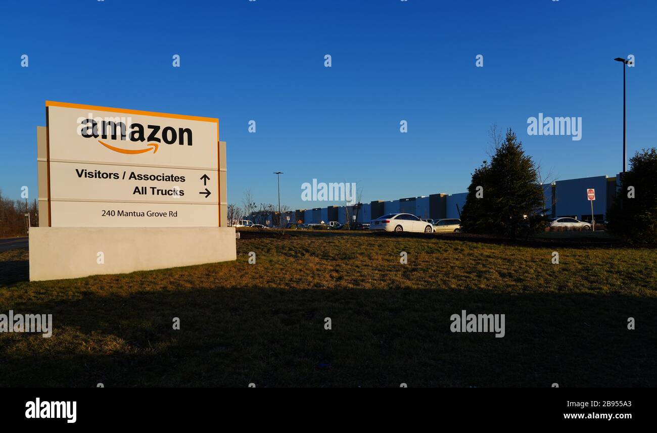 Fulfillment center truck hires stock photography and images Alamy