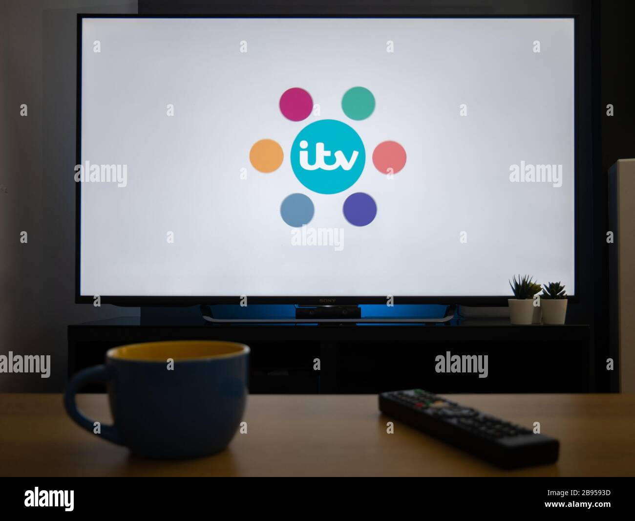 Catch up tv hi-res stock photography and images - Alamy