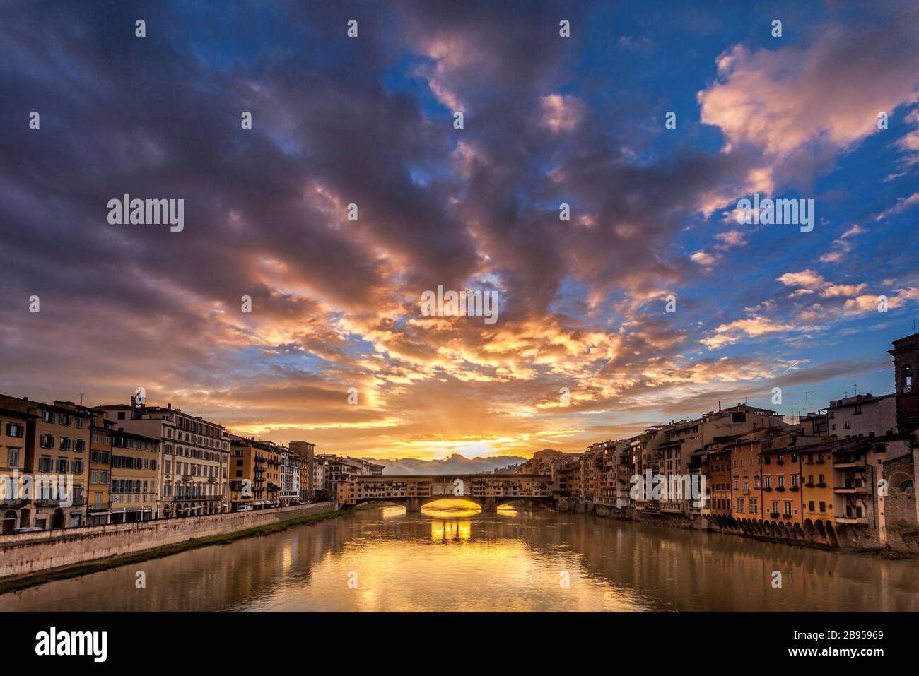 Dramatic sunrise oveer the Ponte Vecchio in Florence, Italy Stock Photo