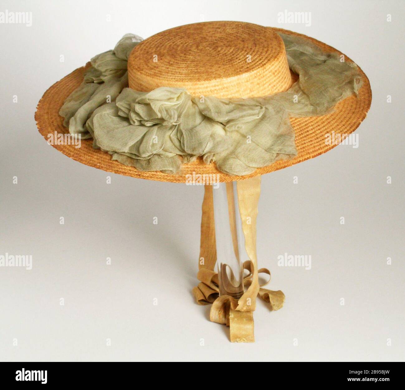Sailor hat hi-res stock photography and 